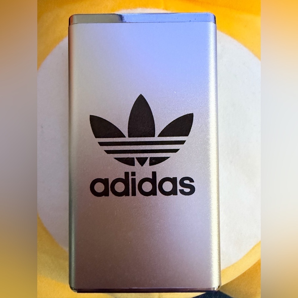 adidas Originals 2200mAh / 3.7V / 8.14 Wh Dual USB Power Bank